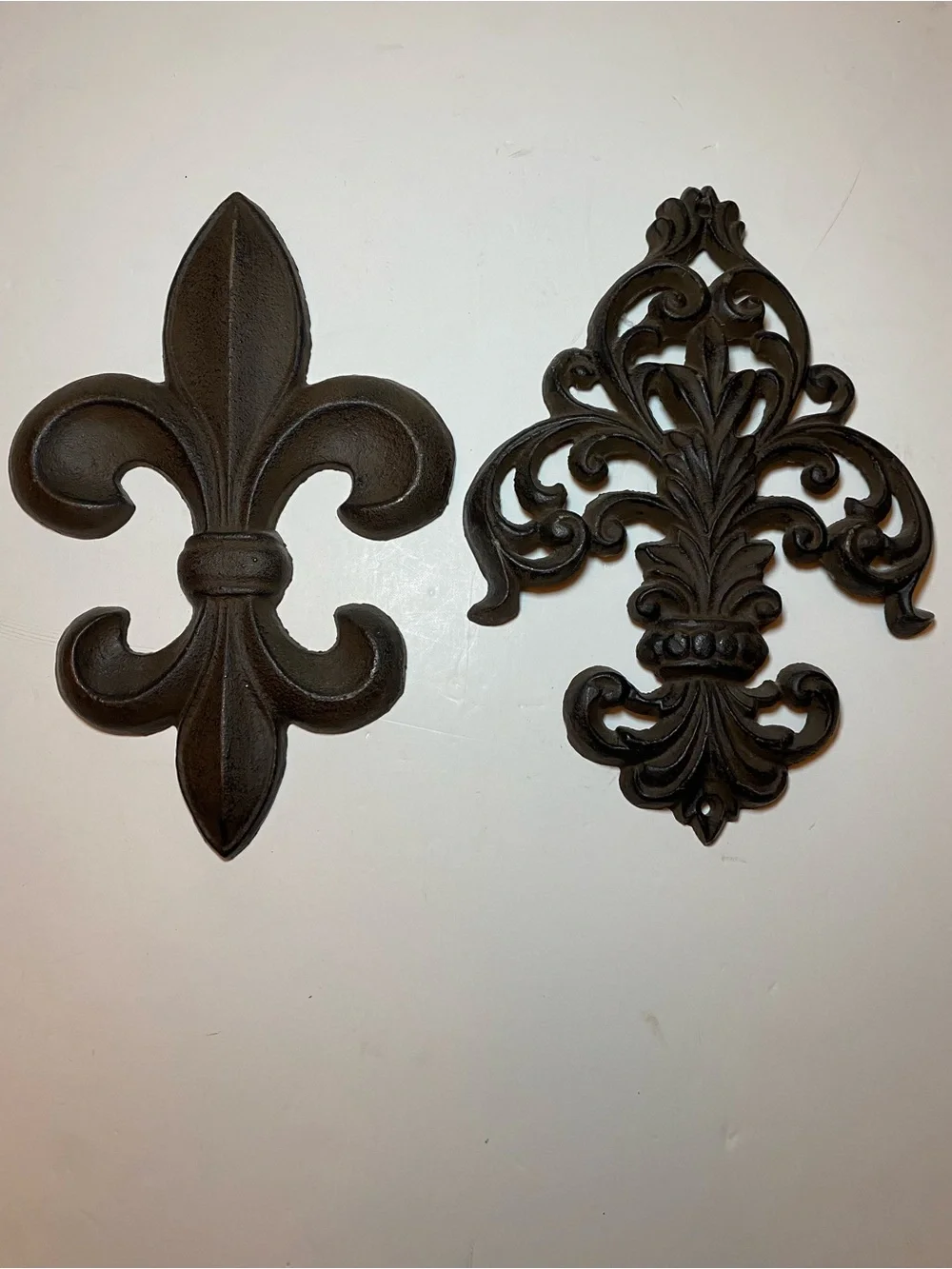 Decorative Fleur-de-Lis & Filigree Wall Plaques - Black/Dark Brown.